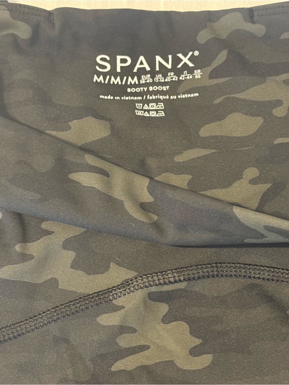 SPANX Booty Boost Camo Leggings - Black/Olive Green